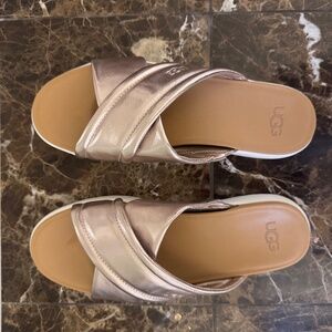 UGG Women’s Zane Crossband Platform Slides- Rose Gold Metallic Size 9M